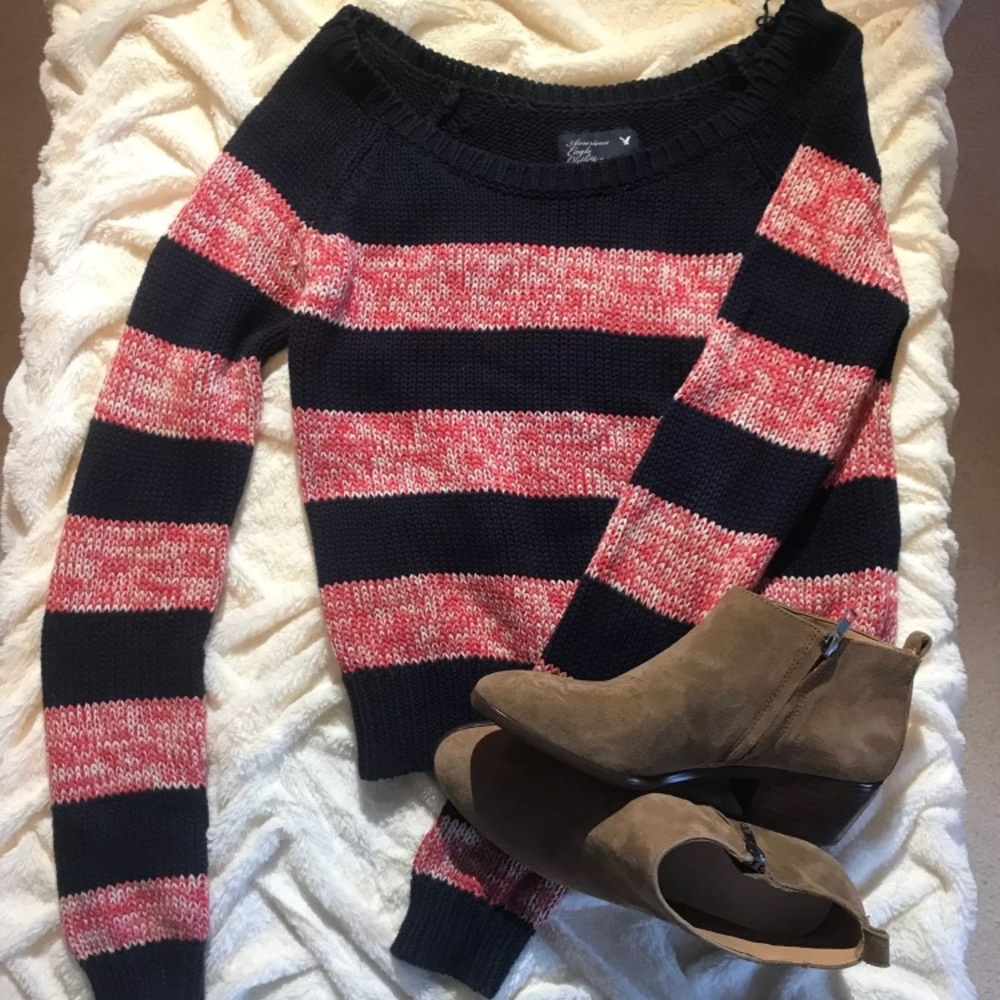 American Eagle Off the Shoulder Sweater Small